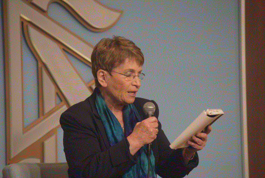 ניצולת השואה מרים קליינמן מספרת את סיפורה האישי - תאטרון אלהמברה - יפו - פברואר 2015