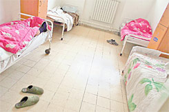 פשעי משרד הרווחה והפסיכיאטריה נגד נערה מאומצת: “פגעו בגופי ובנפשי בפנימייה ובבית חולים פסיכיאטרי”