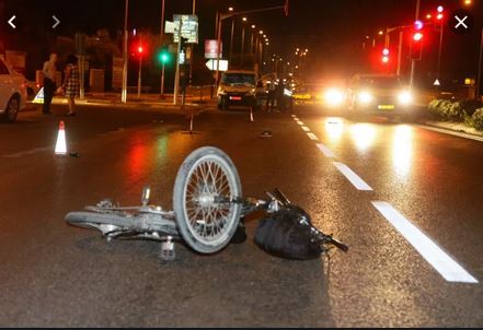 ביהמ”ש מחוזי דחה תביעת נזיקין של אישה שנפצעה מאופניים חשמליים: “אינם עונים על הגדרת רכב מנועי בחוק הפיצויים” ע”א 56471-10-18
